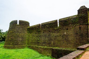 Bekal Kalesi - 1650 yılında Bekal, Kasargod, Kerala, Hindistan 'da inşa edilmiş bir ortaçağ kalesi.