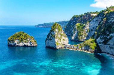 Diamand Beach 'teki kayalıklar, Nusa Penida Adası, Endonezya, Güneydoğu Asya
