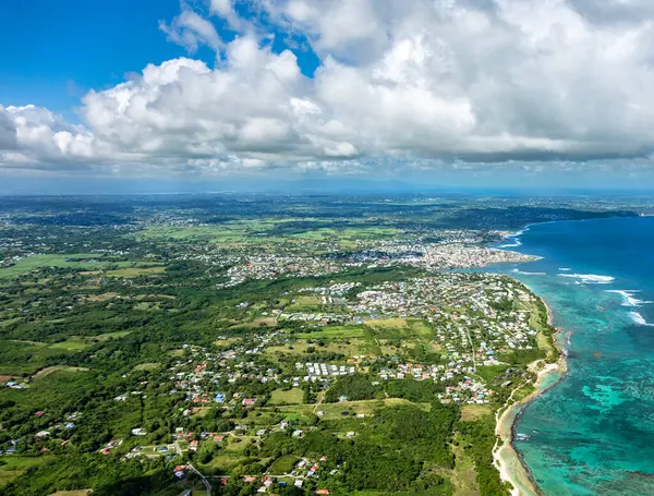 Doğu kıyısının hava manzarası, Grande-Terre, Guadeloupe, Küçük Antiller, Karayipler.