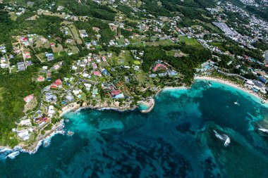 Sainte-Anne, Grande-Terre, Guadeloupe, Küçük Antiller, Karayipler yakınlarındaki güney kıyısının havadan görüntüsü..
