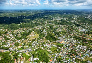 Le Gosier, Grande-Terre, Guadeloupe, Küçük Antiller, Karayipler yakınlarındaki küçük bir kasabanın hava manzarası..