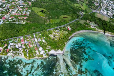 Sainte-Anne, Grande-Terre, Guadeloupe, Küçük Antiller, Karayipler yakınlarındaki güney kıyısının havadan görüntüsü..