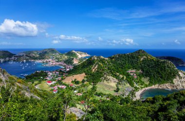 Les Saintes Körfezi, Terre-de-Haut, Iles des Saintes, Les Saintes, Guadeloupe, Lesser Antilles, Caribbean. Le Chameau yürüyüş patikasından görüntü. Sağdaki Anse Figuier, Guadeloupe..