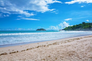 Ada Ile Aux Vaches, Mahe, Seyşeller Cumhuriyeti, Hint Okyanusu, Afrika. Ada Ile Aux Vaches Grand Anse Sahili, Seyşeller 'de görüldü..