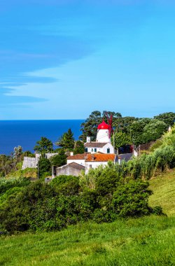 Windmill Moinho do Pico Vermelho, Ajuda da Bretanha, Sao Miguel Adası, Azores, Acore, Portekiz, Avrupa. 
