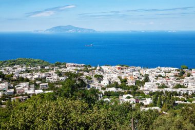 Solaro Dağı 'ndan Anacapri manzarası, Capri Adası, Napoli Körfezi, İtalya, Avrupa.