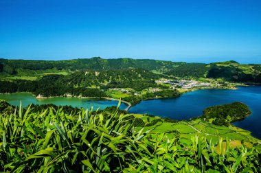Lagoa das Sete Cidades, Yedi Şehrin Lagünü, Sao Miguel Adası, Azores, Acore, Portekiz, Avrupa.  