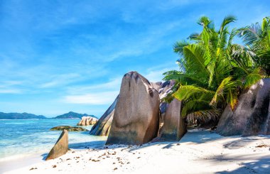 Kaynak d 'Argent Sahili' ndeki granit kayaları, La Digue Adası, Hint Okyanusu, Seyşeller Cumhuriyeti.