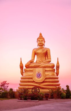 Gün batımında Büyük Buda, Phuket Adası, Tayland