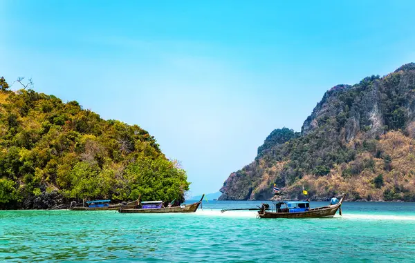 Uzun kuyruklu tekneler, Andaman Denizi, Krabi Eyaleti, Tayland