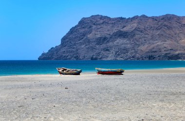 Sahilde balıkçı tekneleri, Praia de Sao Pedro, Sao Vicente Adası, Cape Verde, Cabo Verde, Afrika.