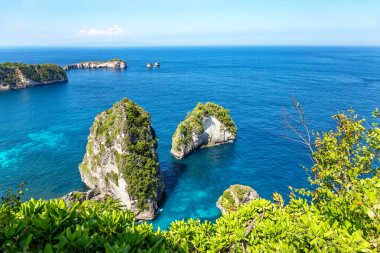 Diamand Beach 'teki kayalıklar, Nusa Penida Adası, Endonezya, Güneydoğu Asya