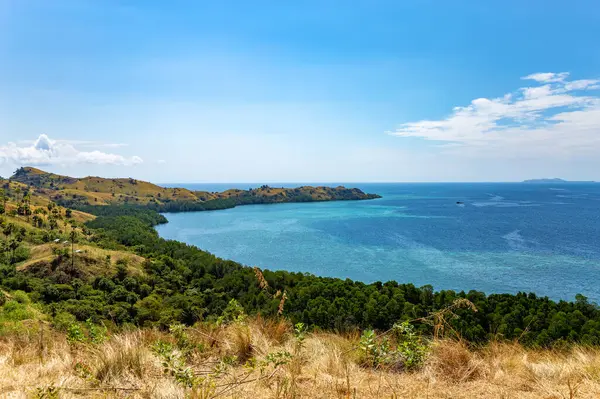 Doğu kıyısı, Labuan Bajo, Ost Nusa Tenggara, Flores, Endonezya, Güneydoğu Asya