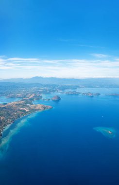 Labuan Bajo 'nun batı kıyısı ve limanı, Ost Nusa Tenggara, Flores, Endonezya, Güneydoğu Asya