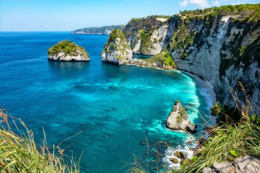 Diamand Beach 'teki kayalıklar, Nusa Penida Adası, Endonezya, Güneydoğu Asya