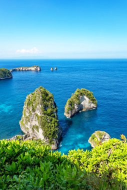 Diamand Beach 'teki kayalıklar, Nusa Penida Adası, Endonezya, Güneydoğu Asya