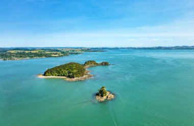 Küçük adalar, Paihia, Kuzey Adası, Yeni Zelanda, Okyanusya. 