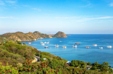 Labuan Bajo limanındaki Phinisi gemileri, Ost Nusa Tenggara, Flores, Endonezya, Güneydoğu Asya.