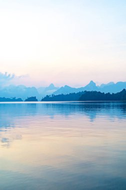 Cheow Lan Gölü, Khao Sok Ulusal Parkı, Surat Thani, Tayland, Güneydoğu Asya