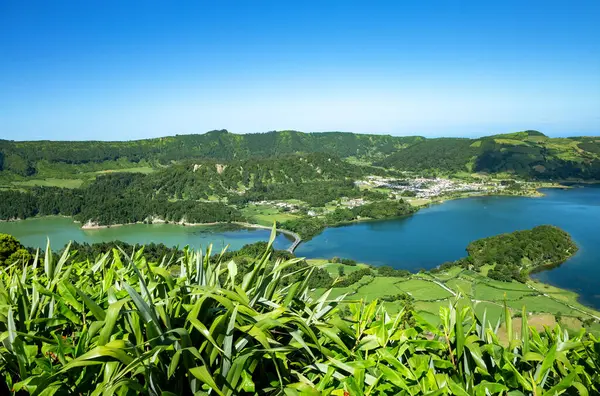 Lagoa das Sete Cidades, Yedi Şehrin Gölü, Sao Miguel Adası, Azores, Portekiz, Avrupa.  