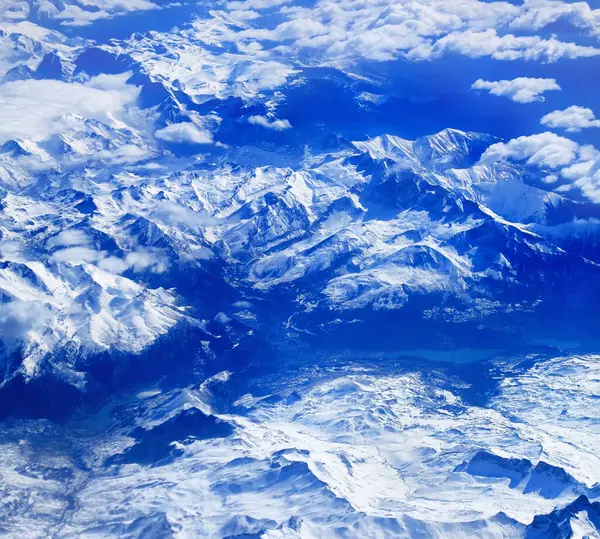 Pireneler Dağları 'nın havadan görünüşü, Avrupa