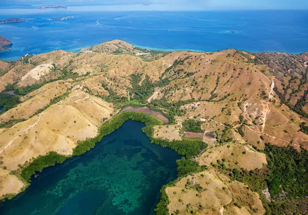 Labuan Bajo 'nun doğu kıyıları, Ost Nusa Tenggara, Flores, Endonezya, Güneydoğu Asya