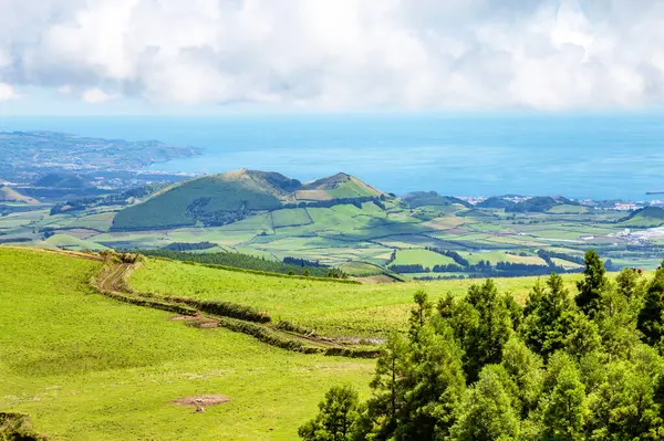 Sao Miguel Adası, Azores, Portekiz, Avrupa 'daki volkanik manzara.
