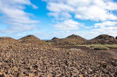 Volkanik tepe manzarası, Lobos Adası, Kanarya Adaları, İspanya, Avrupa. 