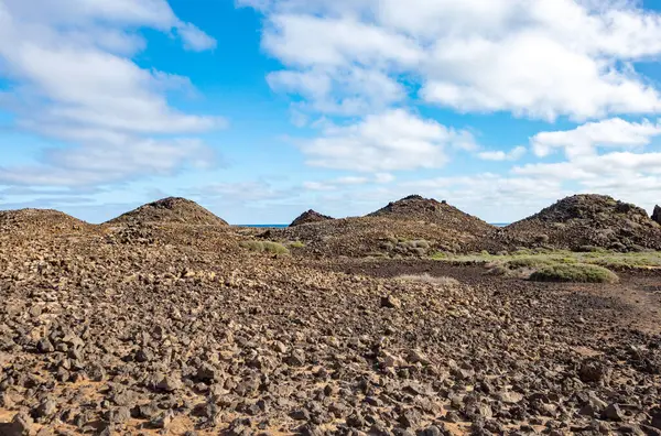 Volkanik tepe manzarası, Lobos Adası, Kanarya Adaları, İspanya, Avrupa. 
