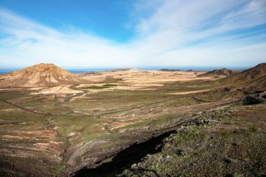 Sagrada de Tindaya Dağı ve tepe manzarası, Fuerteventura Adası, Kanarya Adaları, İspanya, Avrupa