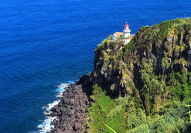 Deniz feneri Farol da Ponta do Arnel, Nordeste, Sao Miguel Adası, Azores, Portekiz, Avrupa