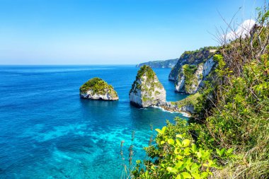 Diamand Beach 'teki kayalıklar, Nusa Penida Adası, Endonezya, Güneydoğu Asya
