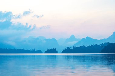 Cheow Lan Gölü, Khao Sok Ulusal Parkı, Surat Thani, Tayland, Güneydoğu Asya