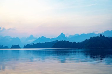 Cheow Lan Gölü, Khao Sok Ulusal Parkı, Surat Thani, Tayland, Güneydoğu Asya