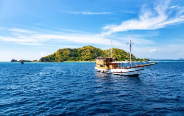 Phinisi teknesi, Kanawa Adası, Komodo Ulusal Parkı, Flores, Endonezya, Güneydoğu Asya.