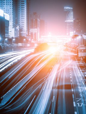 Işık yollarının üstgeçidi, güzel kıvrımlar..