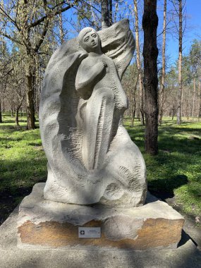 Ukrayna, Cherkasy 'deki bir parkta taş heykel..