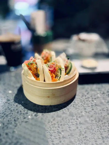 Lezzetli Asya yemeklerinin yakın görüntüsü