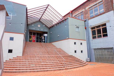 Hobart, Tazmanya, Avustralya 'daki Anayasa rıhtımındaki binalar, tekneler ve manzaralar 