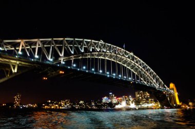 Gece Opera Binası ve Liman Köprüsü, Sydney, New South Wales, Avustralya 