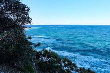 Kuzey Stradbroke Adası, Cleveland, Brisbane, Queensland, Avustralya 'da güneşli, mavi bir yaz günü. 