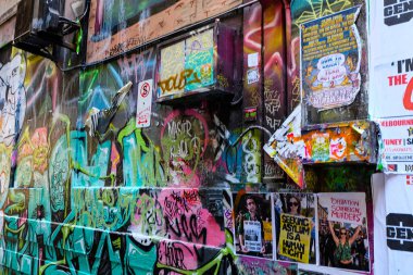 Melbourne CBD 'de farklı sokaklardaki kafeler. 