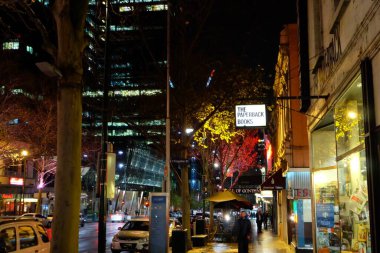 Geceleri Melbourne CBD 'deki binalar ve mimariler 