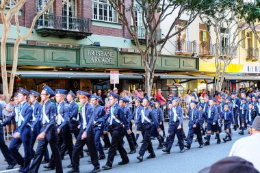Brisbane CBD, Queensland, Avustralya 'da Anzak Günü geçidi 