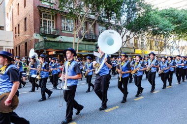 Brisbane CBD, Queensland, Avustralya 'da Anzak Günü geçidi 