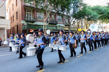 Brisbane CBD, Queensland, Avustralya 'da Anzak Günü geçidi 