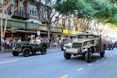 Brisbane CBD, Queensland, Avustralya 'da Anzak Günü geçidi 
