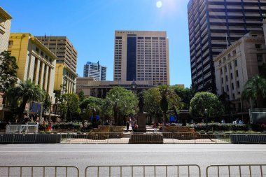 Brisbane Nehri ve Brisbane, Queensland, Avustralya 'daki binalar