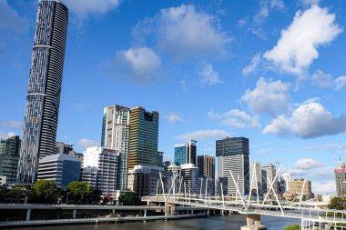 Brisbane nehri ve Brisbane 'deki binalar CBD, Queensland, Avustralya 