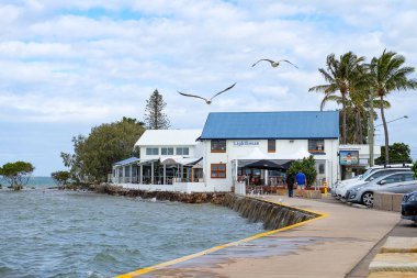 Woody Point, Deniz feneri ve körfez boyunca park, Cleveland banliyösü, Brisbane, Queensland, Avustralya 